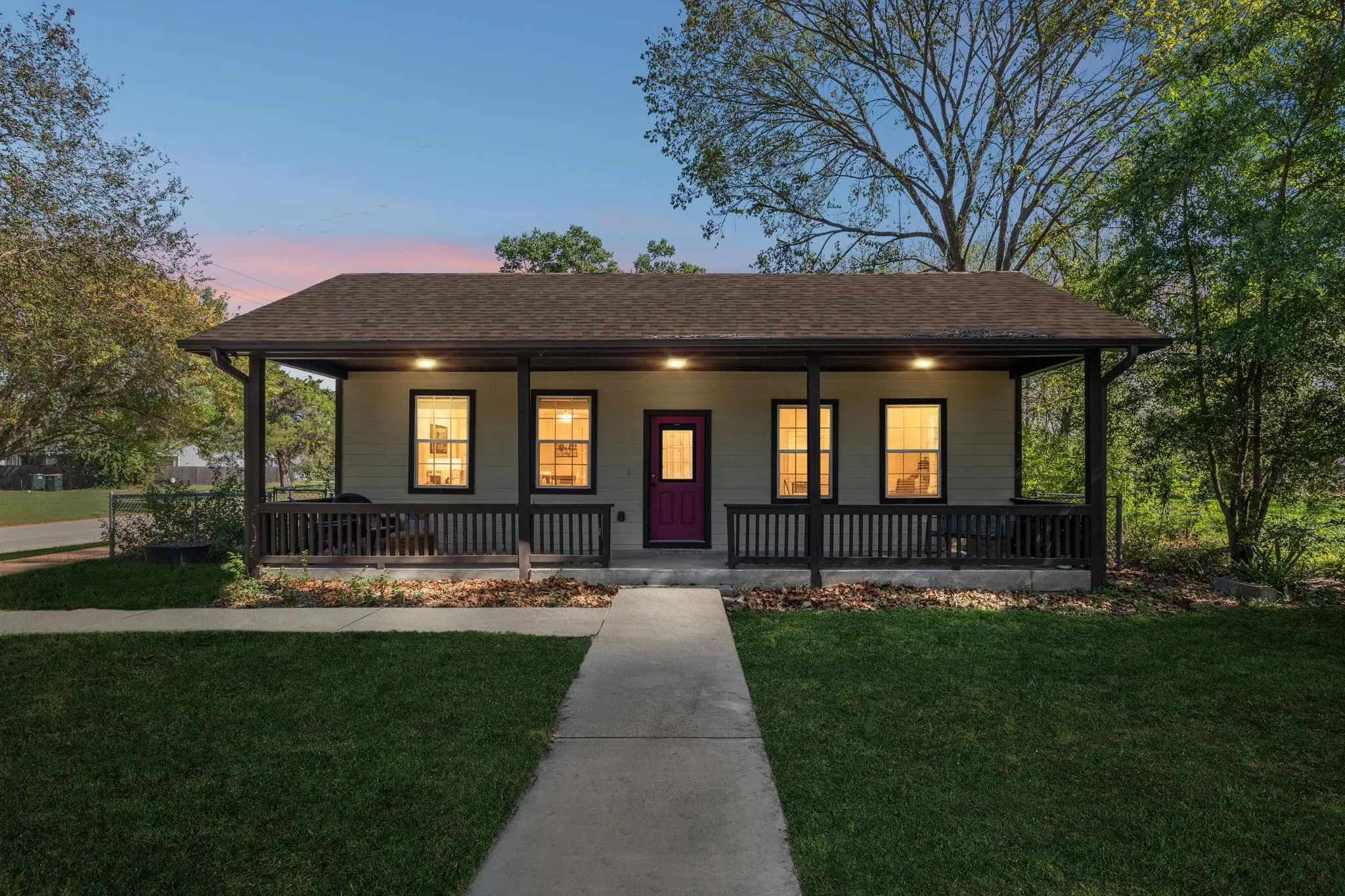 Photo of 401 RIVERS ST, Smithville, TX, 78957