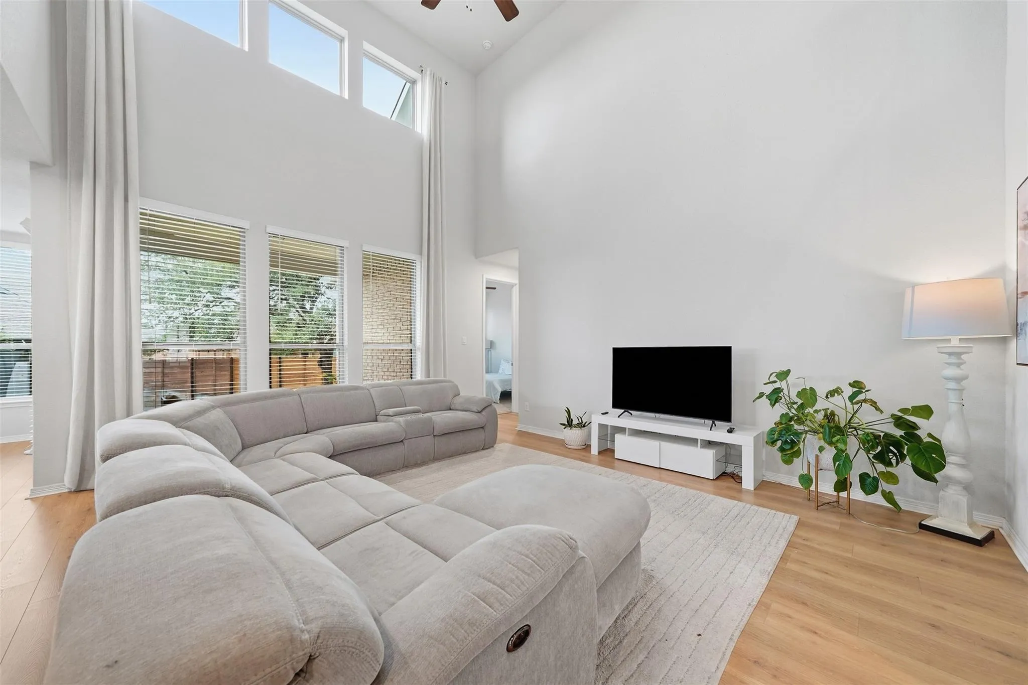 Photo 5 of 1005 ROLLINGWOOD TRL