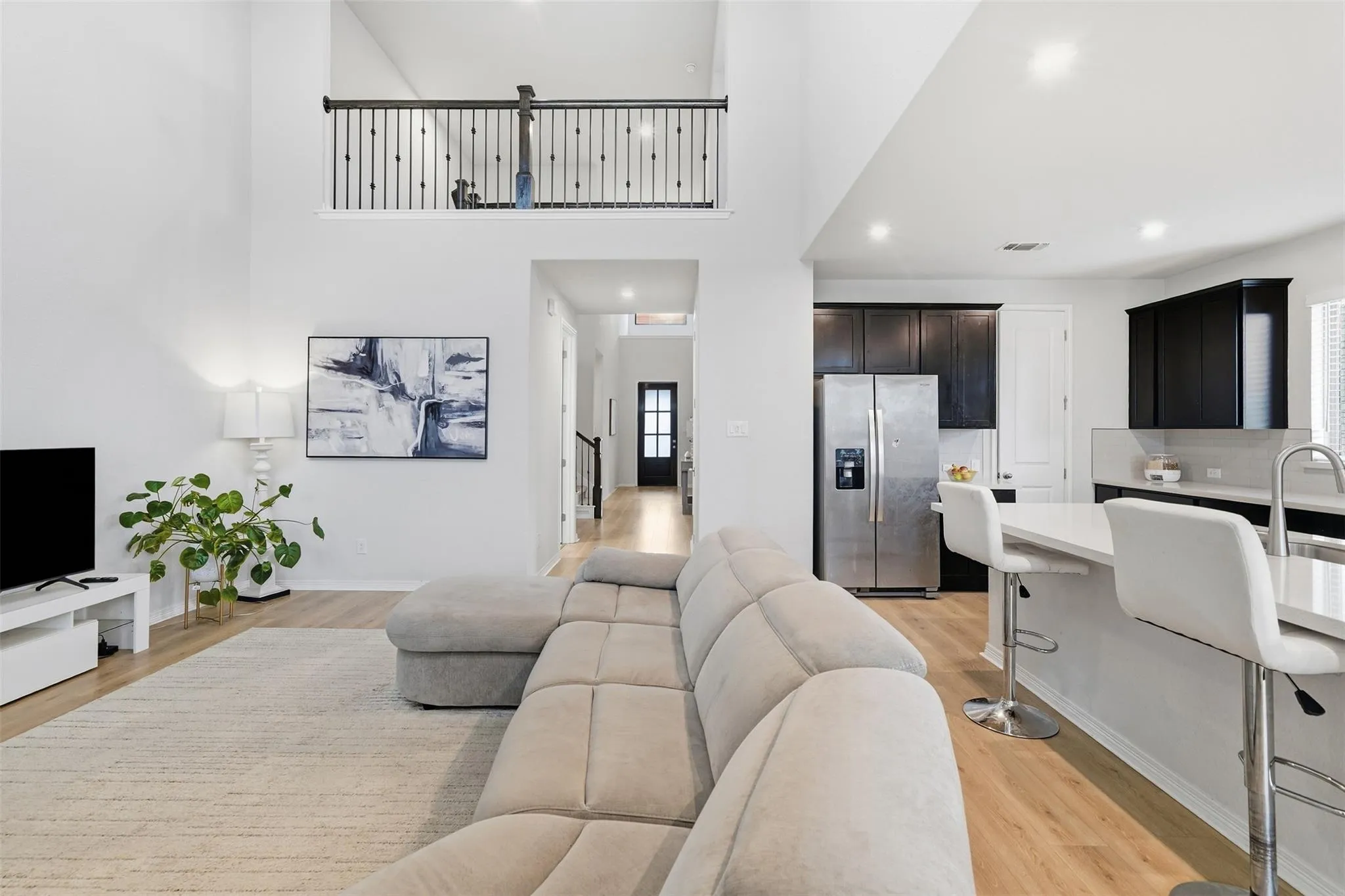 Photo 4 of 1005 ROLLINGWOOD TRL