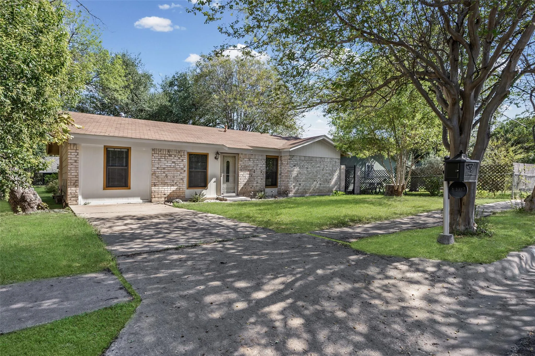 Photo 2 of 1102 SAHARA AVE