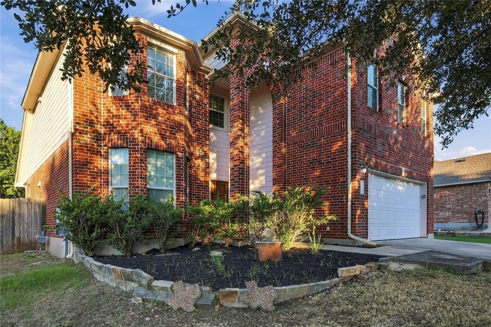 Photo 2 of 21008 HALLBROOK LN