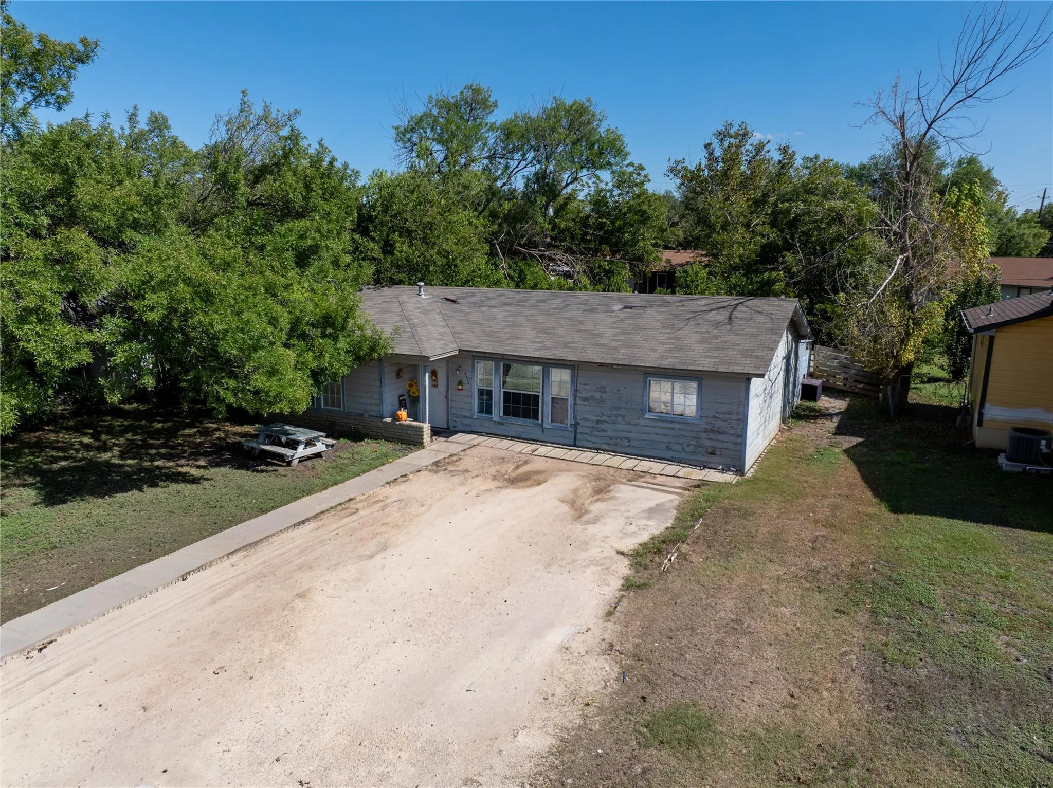 Photo 4 of 413 PATRICIA DR