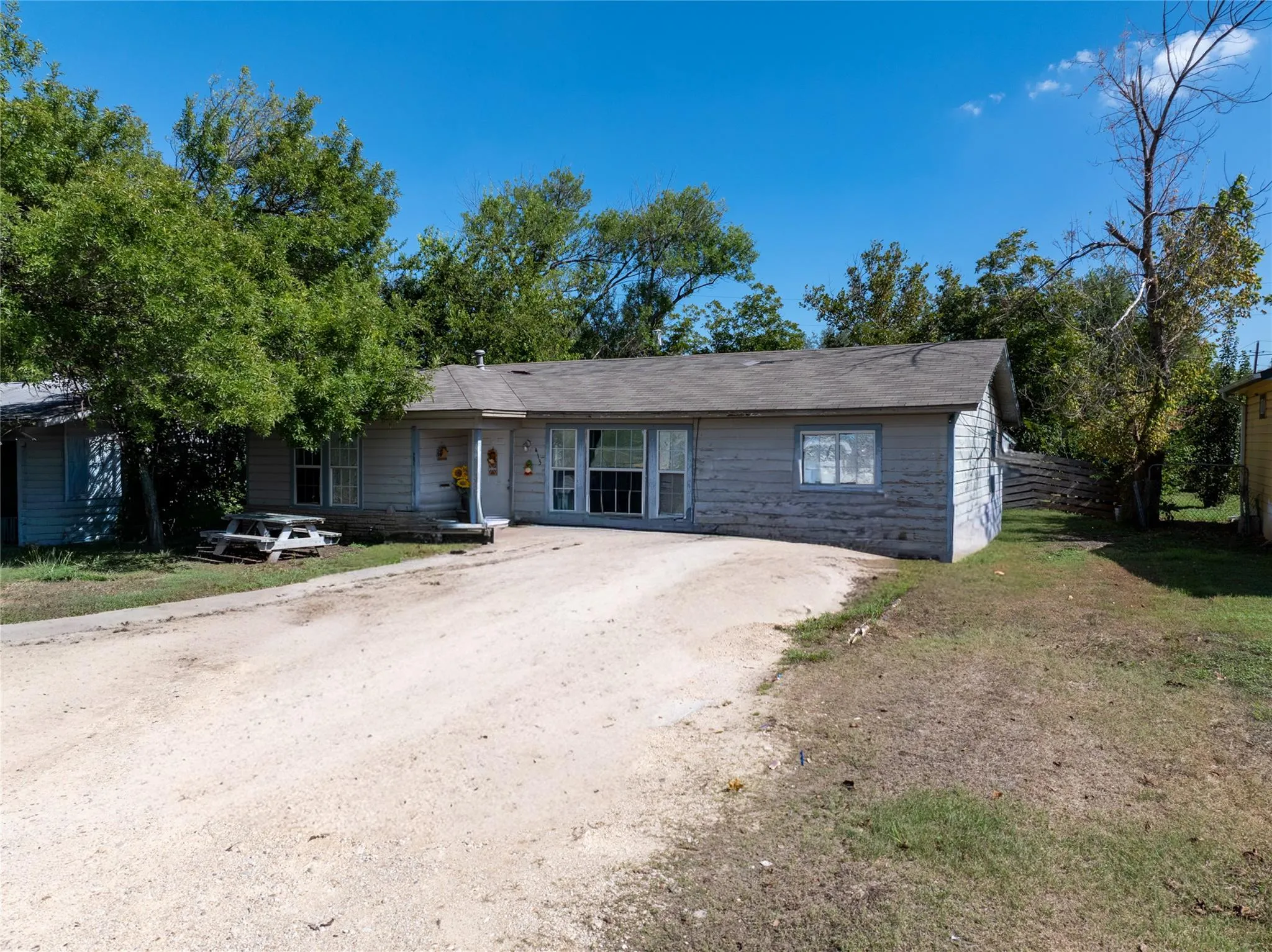 Photo 3 of 413 PATRICIA DR