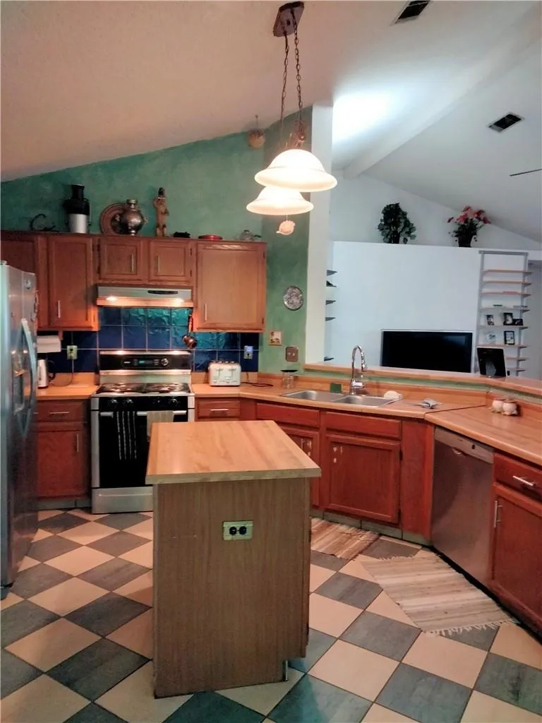 Photo 5 of 6413 JENNINGS DR