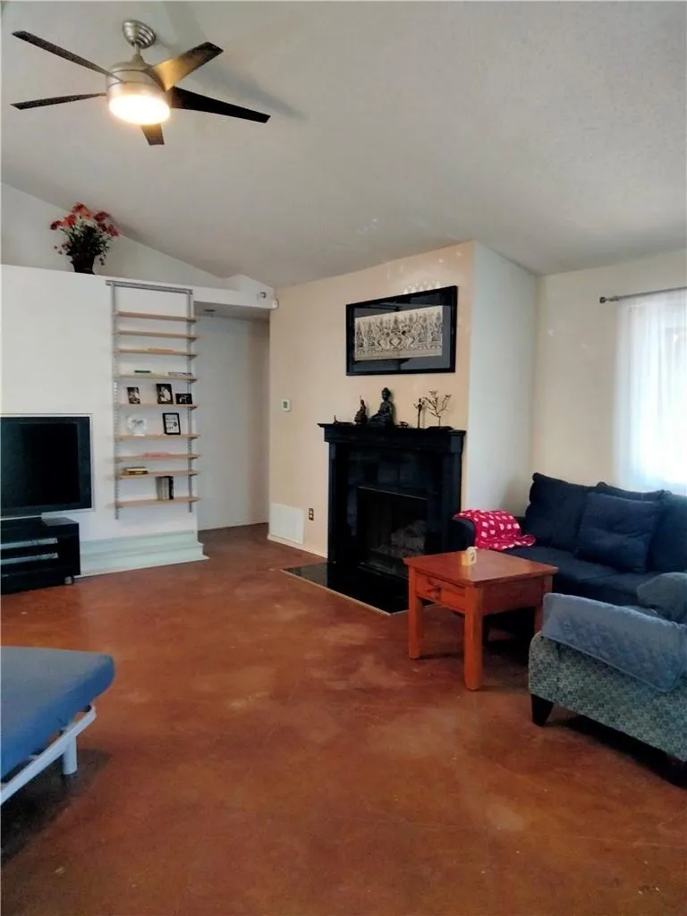 Photo 3 of 6413 JENNINGS DR