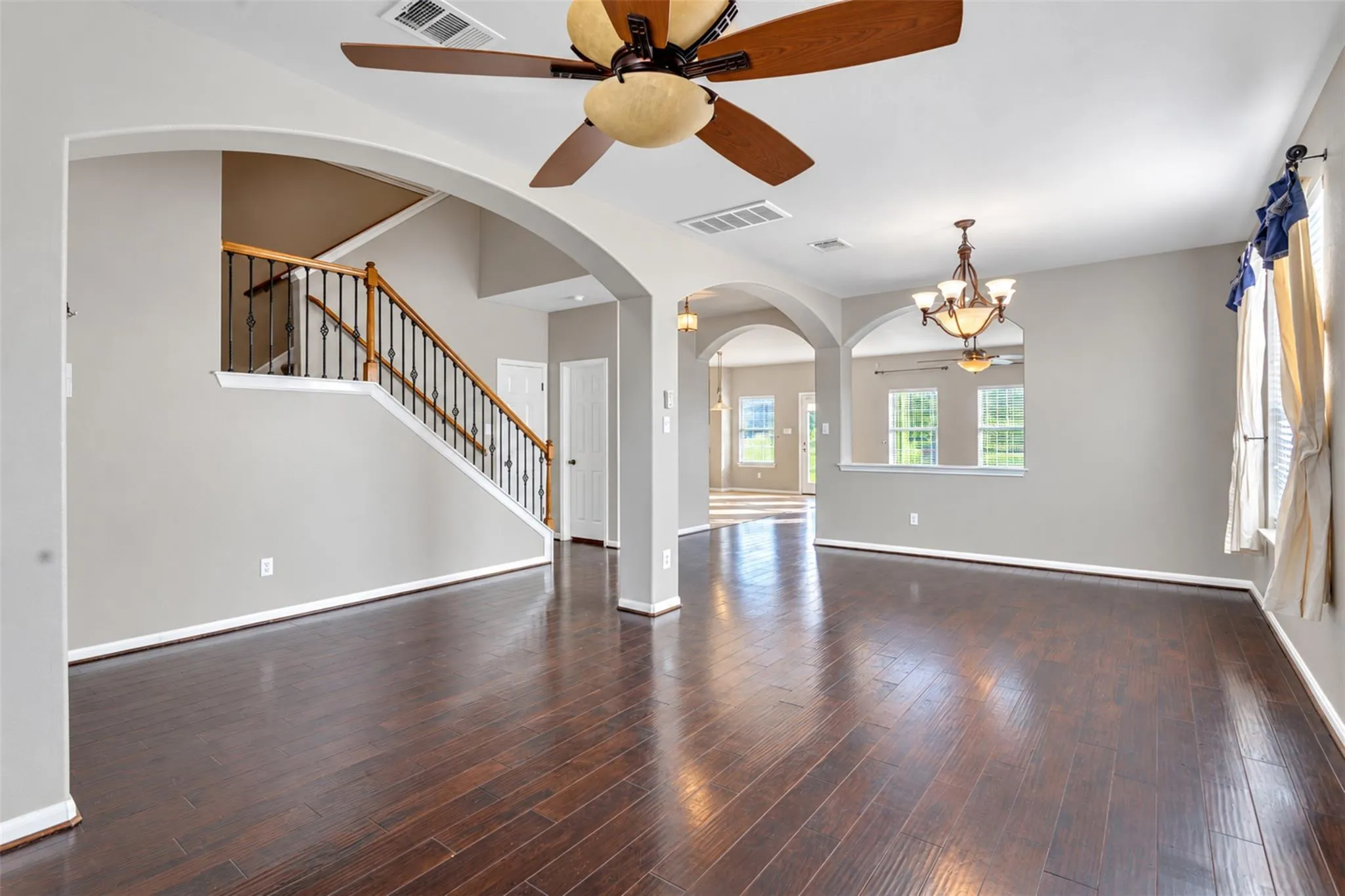 Photo 5 of 917 ABBEYGLEN CASTLE DR
