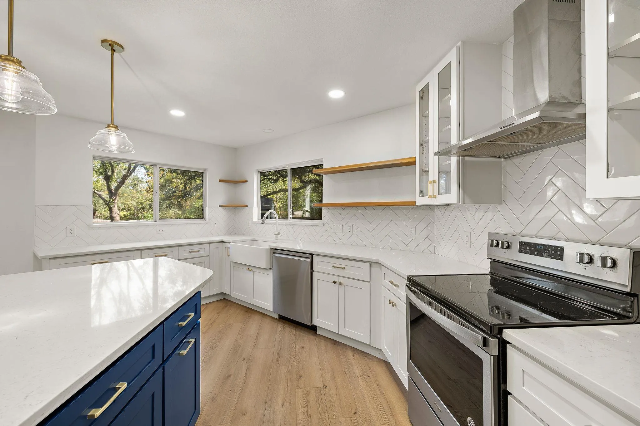 Photo 5 of 1609 BALSAM WAY