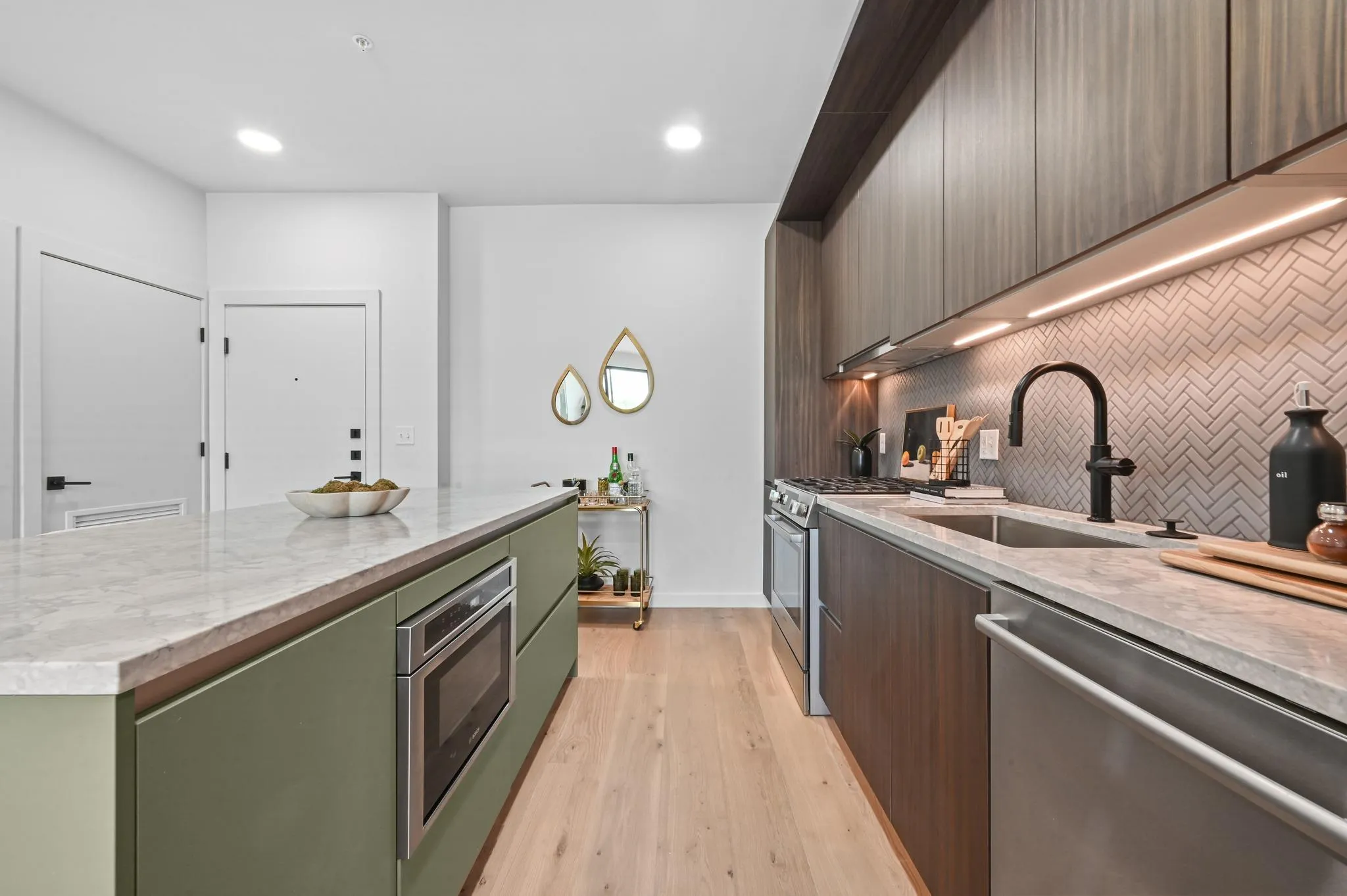 Photo 4 of 2209 S 1ST ST #209