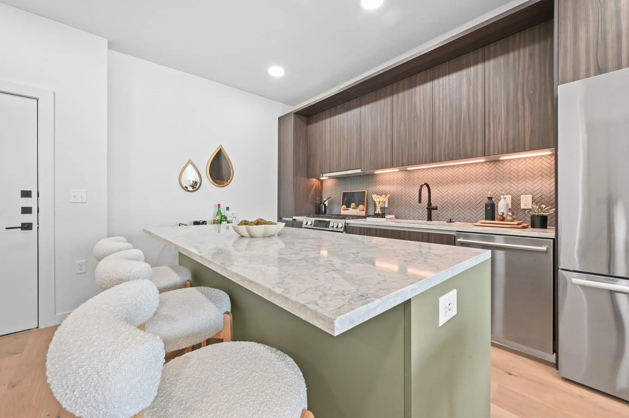 Photo 3 of 2209 S 1ST ST #209