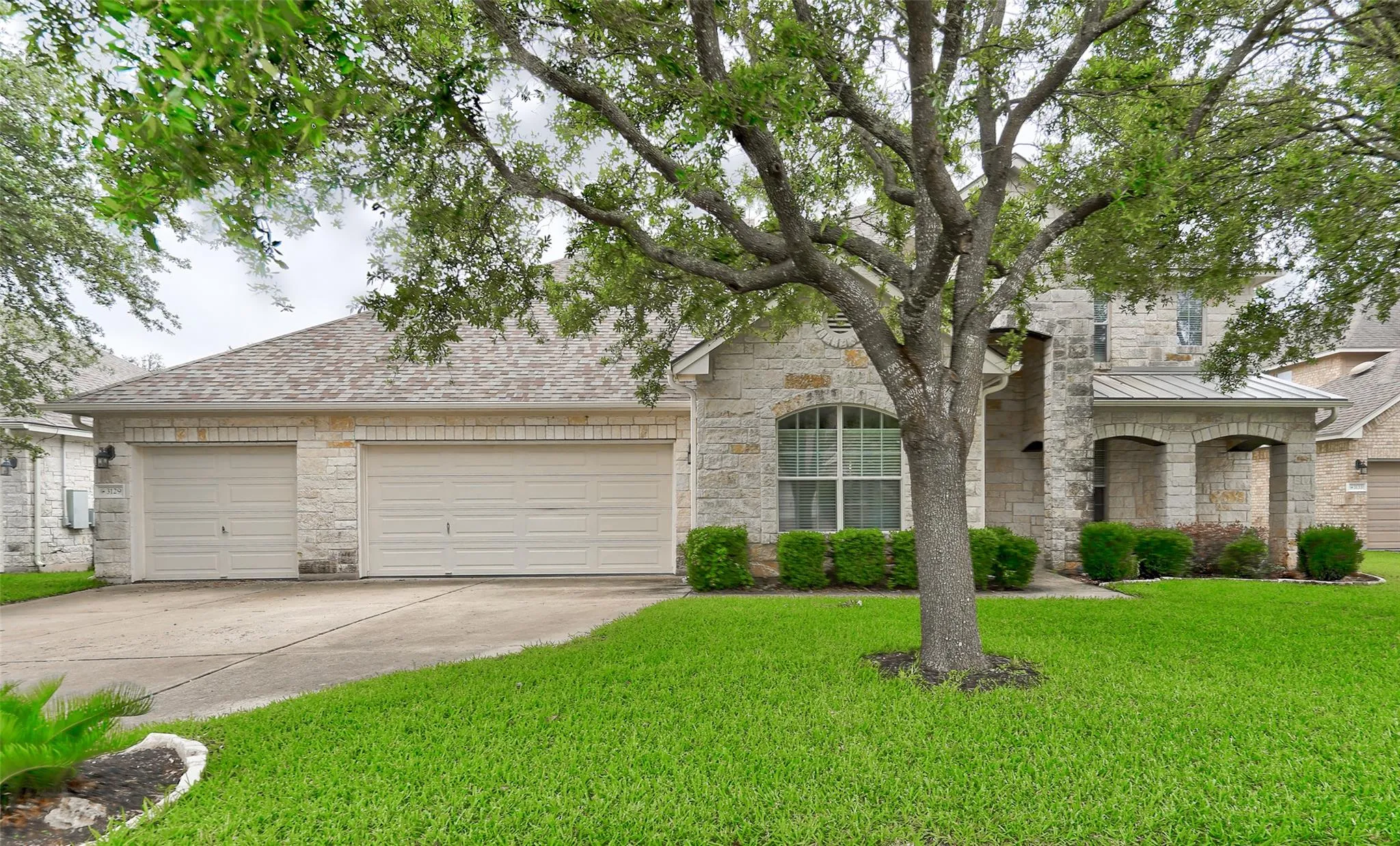 Photo 2 of 3129 GOLDENOAK CIR