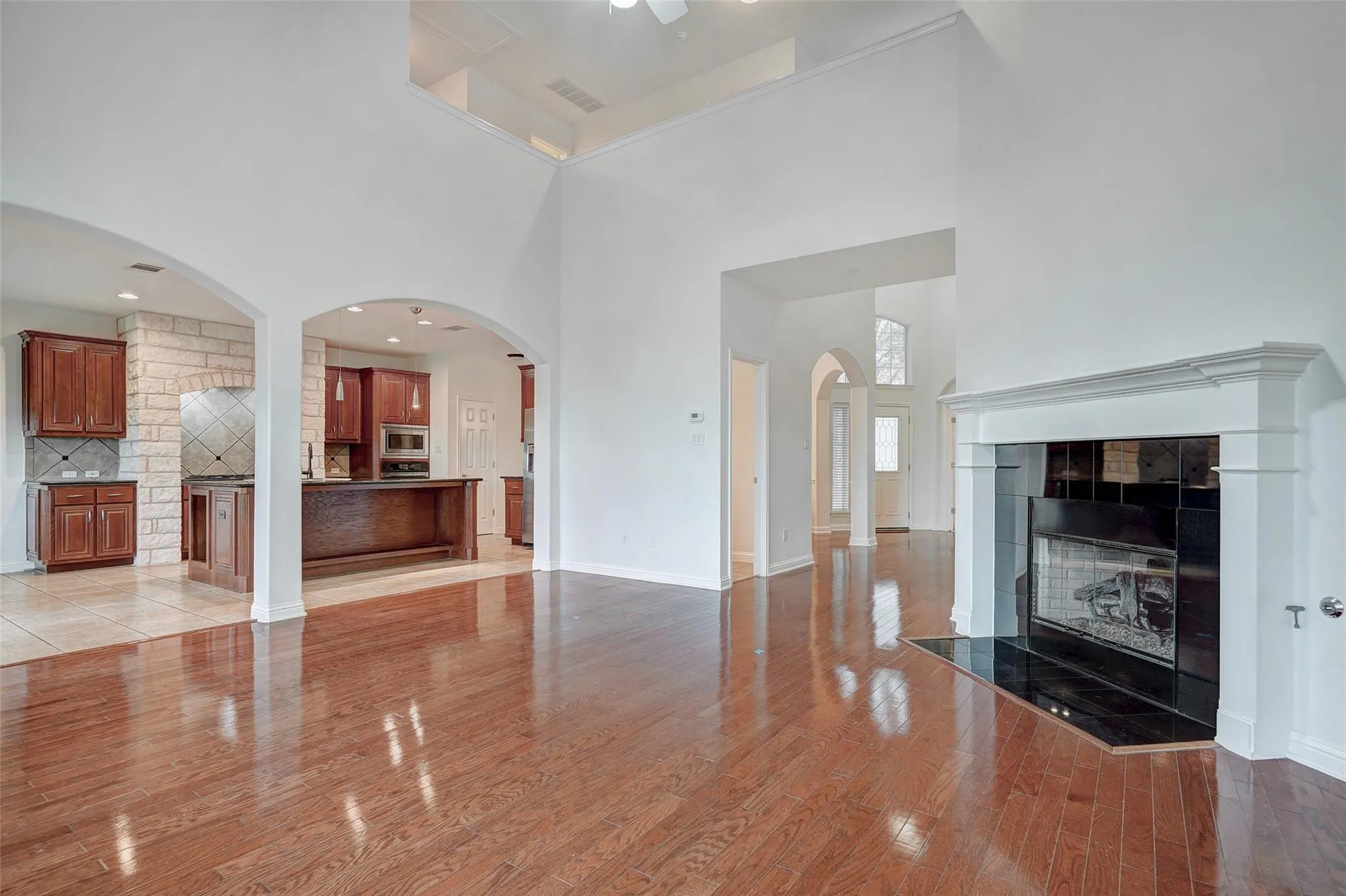 Photo 4 of 3129 GOLDENOAK CIR