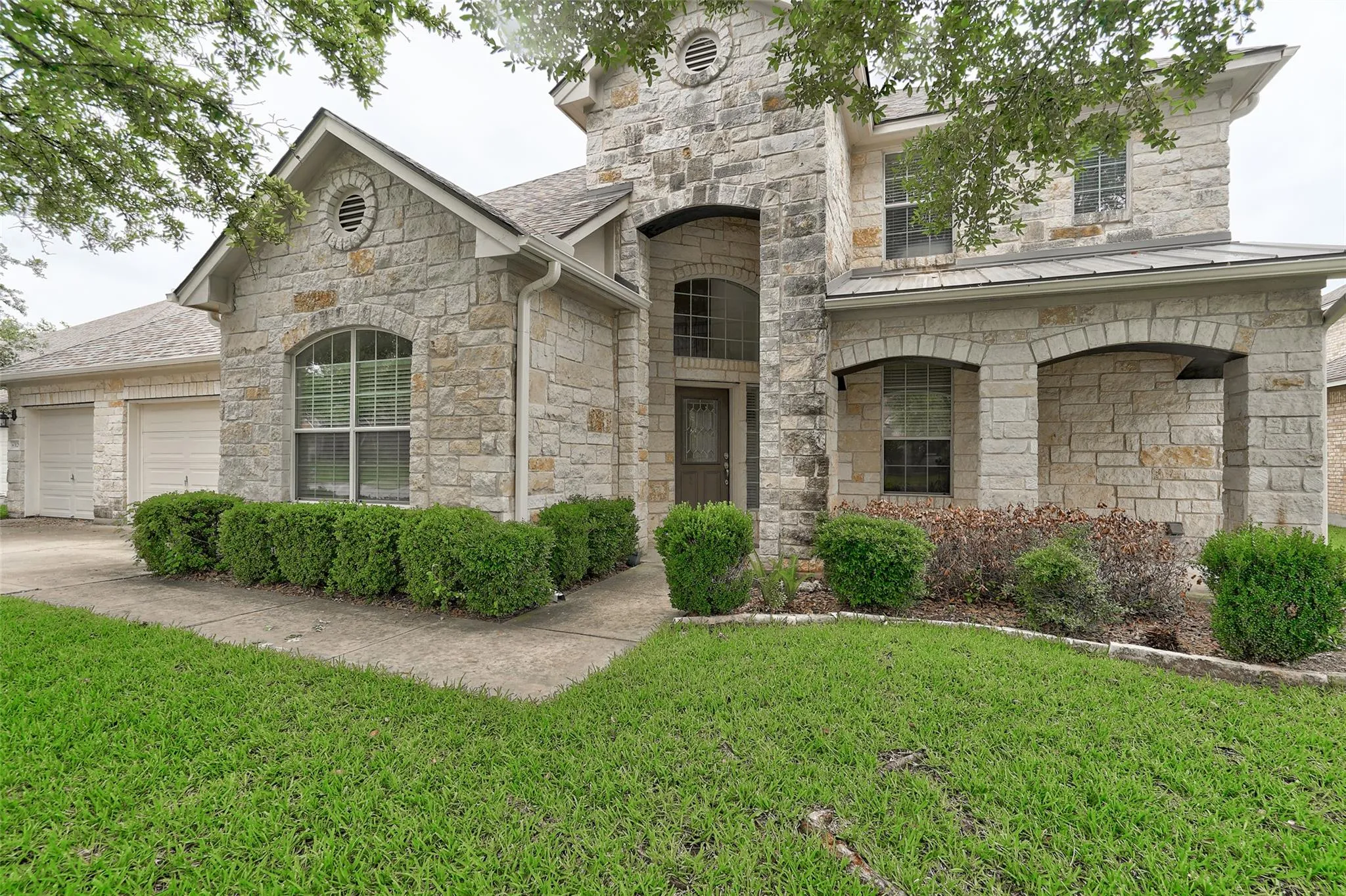 Photo 3 of 3129 GOLDENOAK CIR
