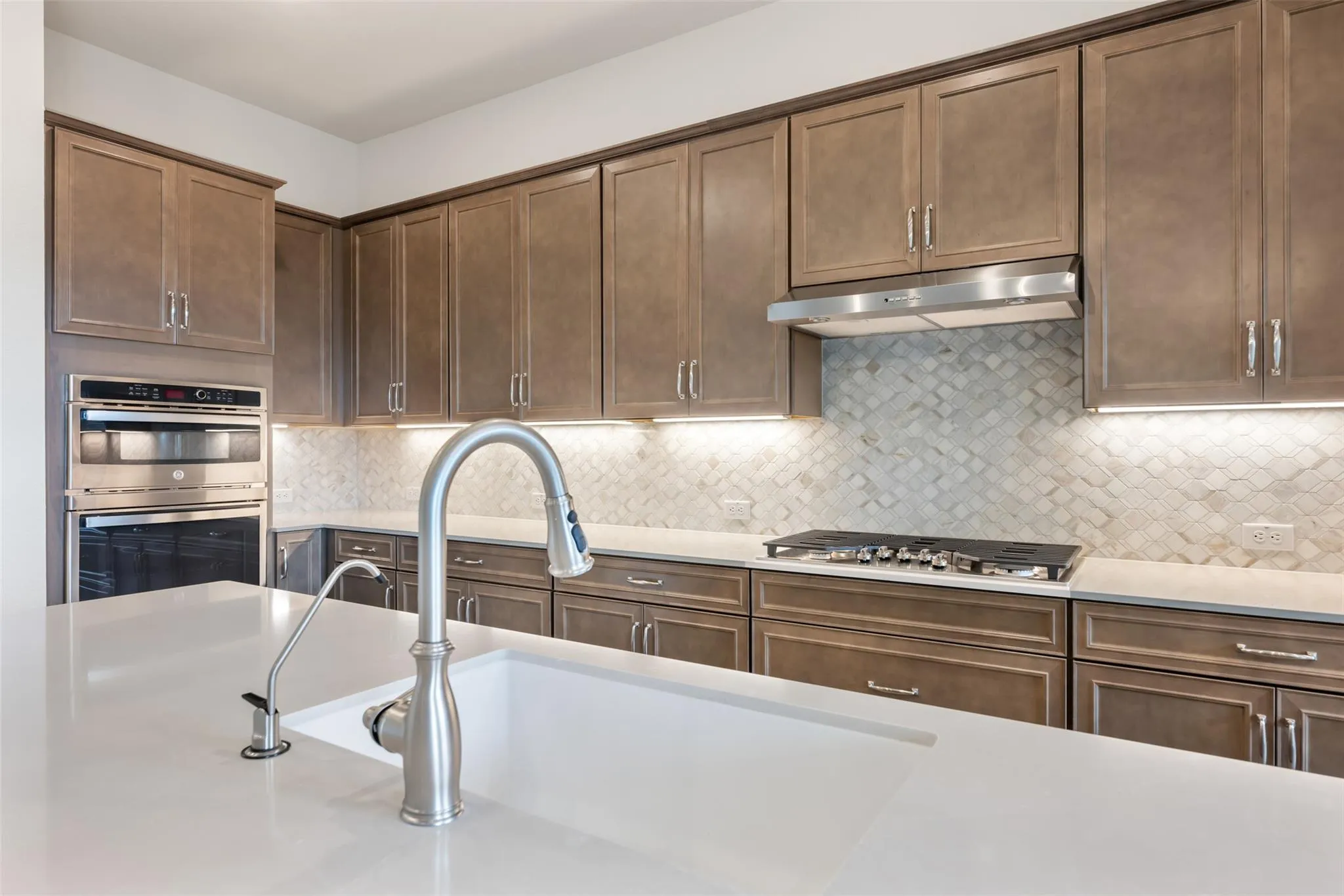 Photo 4 of 16616 CONROE DR