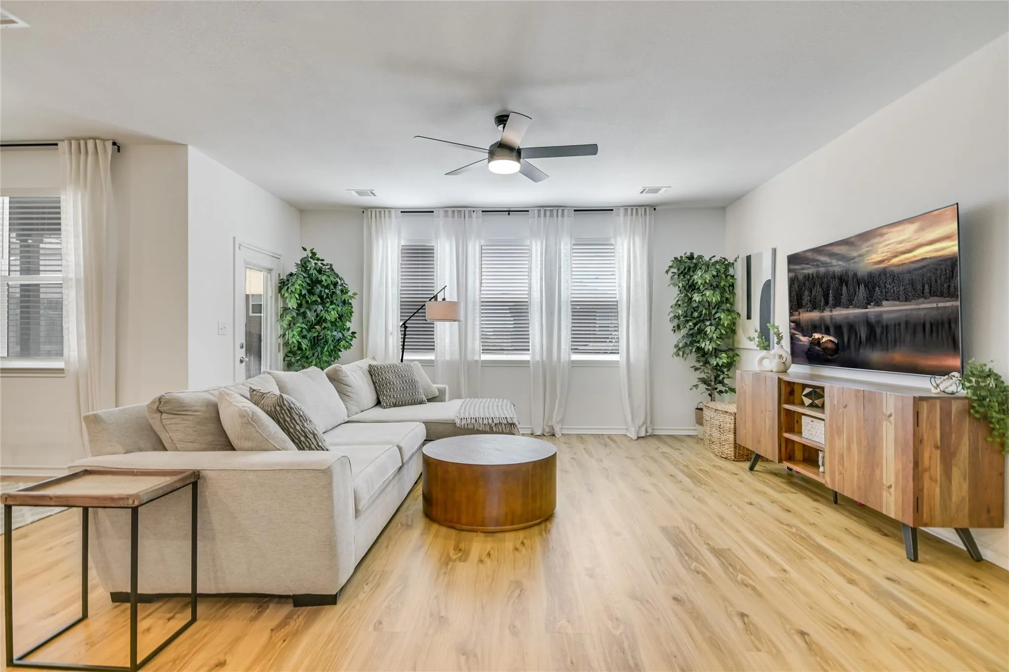 Photo 5 of 163 LONGSTRAW DR
