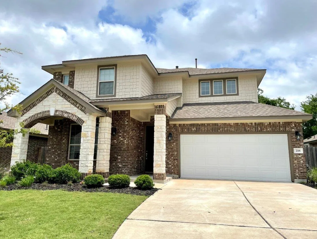 Photo 2 of 218 SUMMER POINTE DR
