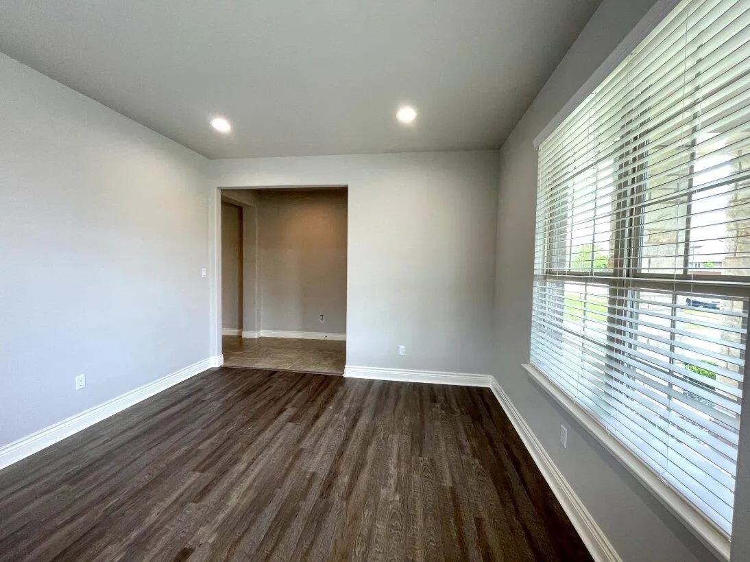 Photo 5 of 218 SUMMER POINTE DR