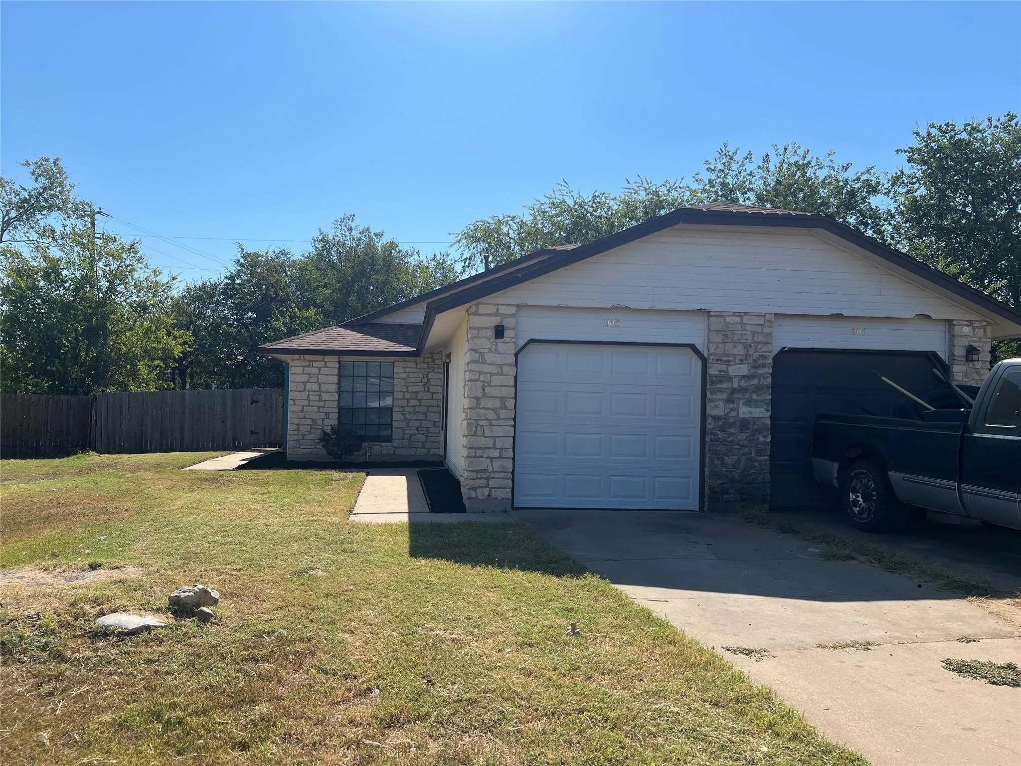 Photo of 905 & 907 CHISHOLM CV, Round Rock, TX, 78681