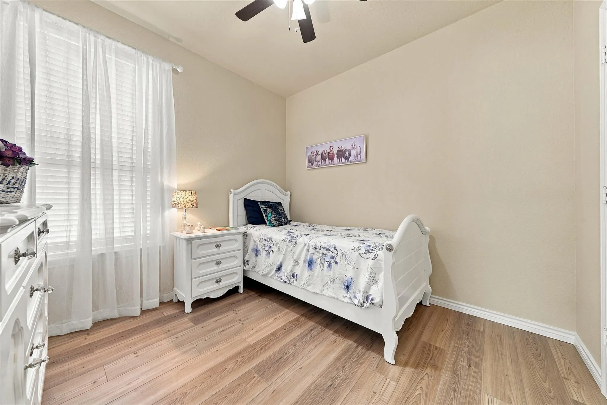 Photo 5 of 2411 WAIZEL WAY