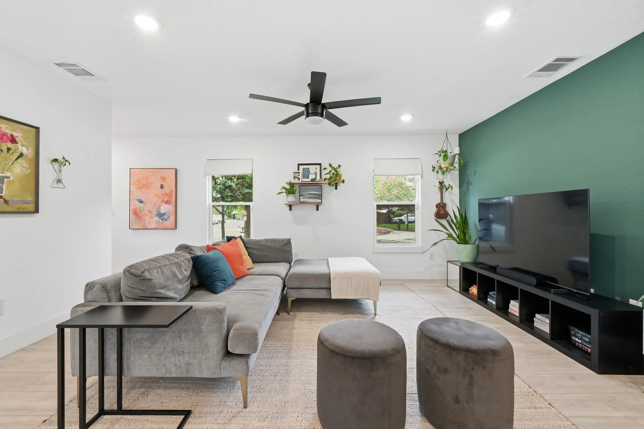 Photo 4 of 1406 CAMELOT CIR #1