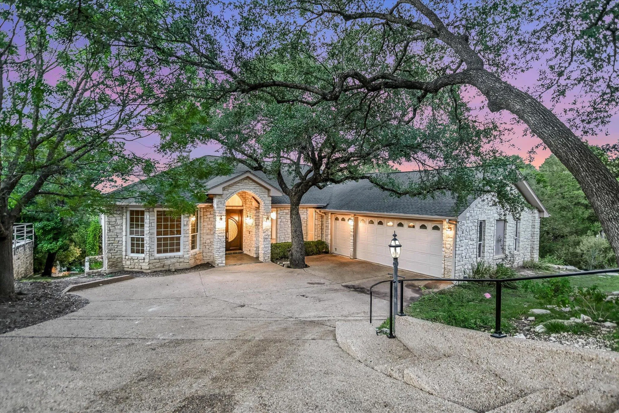 Photo of 103 HIGHLANDER ST, Lakeway, 78734