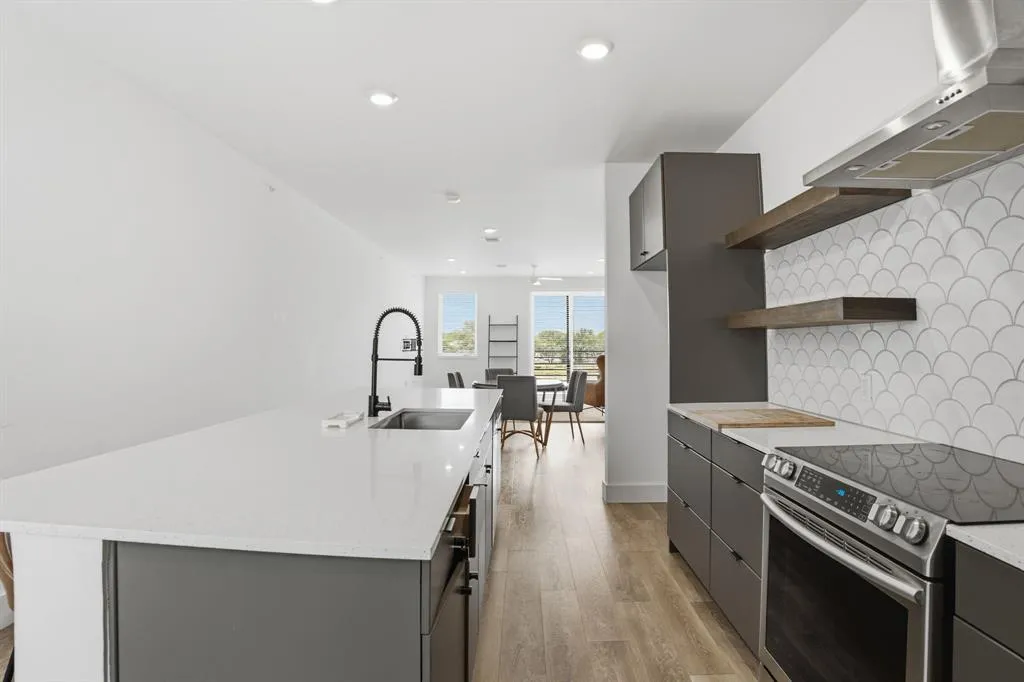 Photo 4 of 2709 5TH ST E #1306