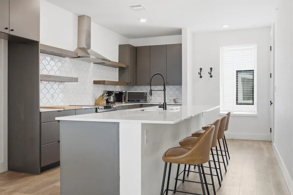 Photo 5 of 2709 5TH ST E #1306