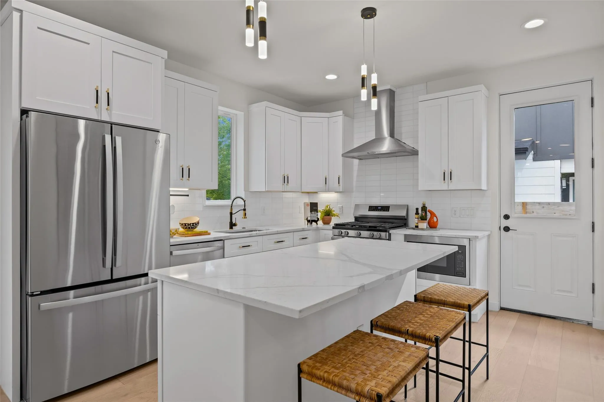 Photo 4 of 5305 LEDESMA RD #1