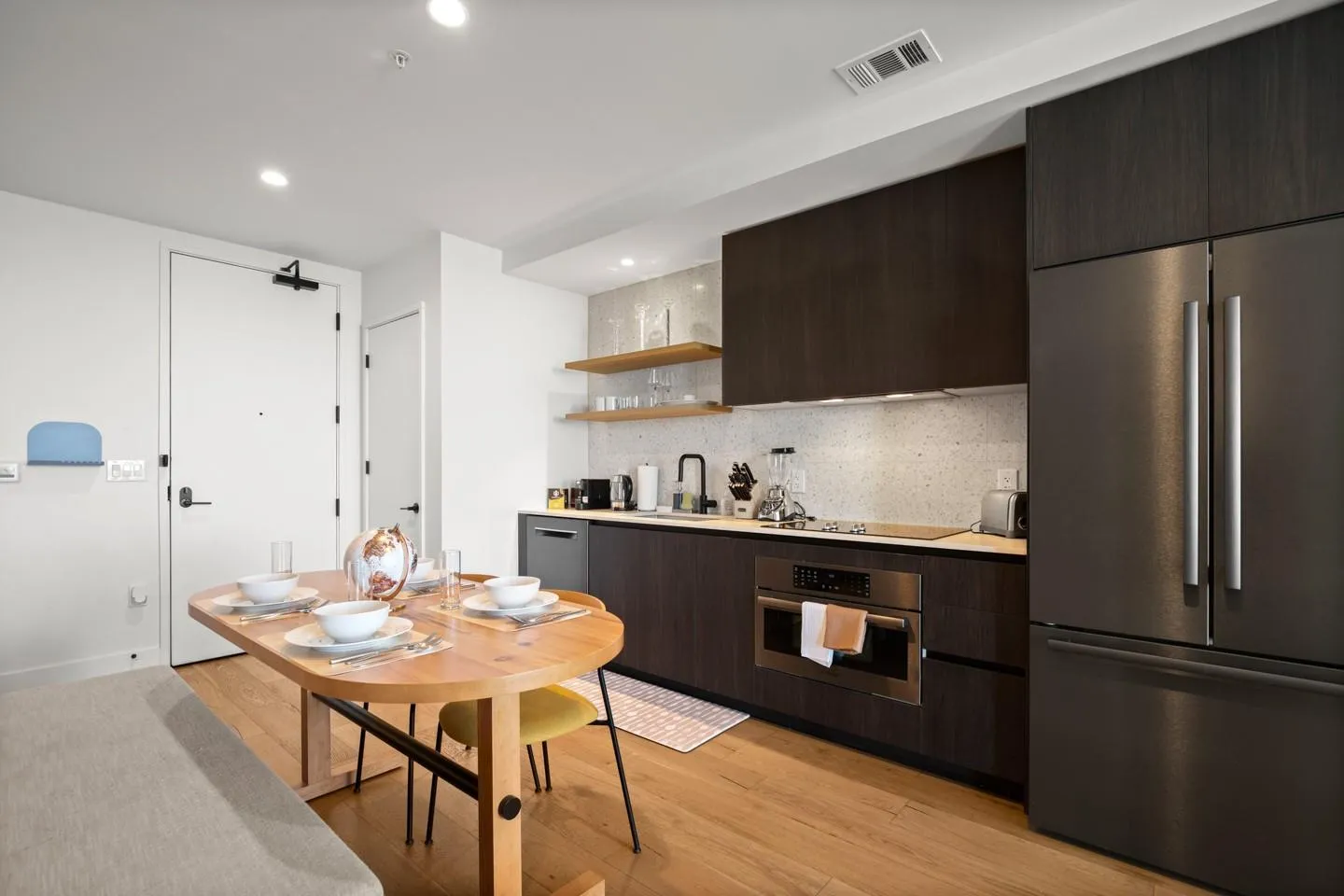 Photo 5 of 48 EAST AVE #2707