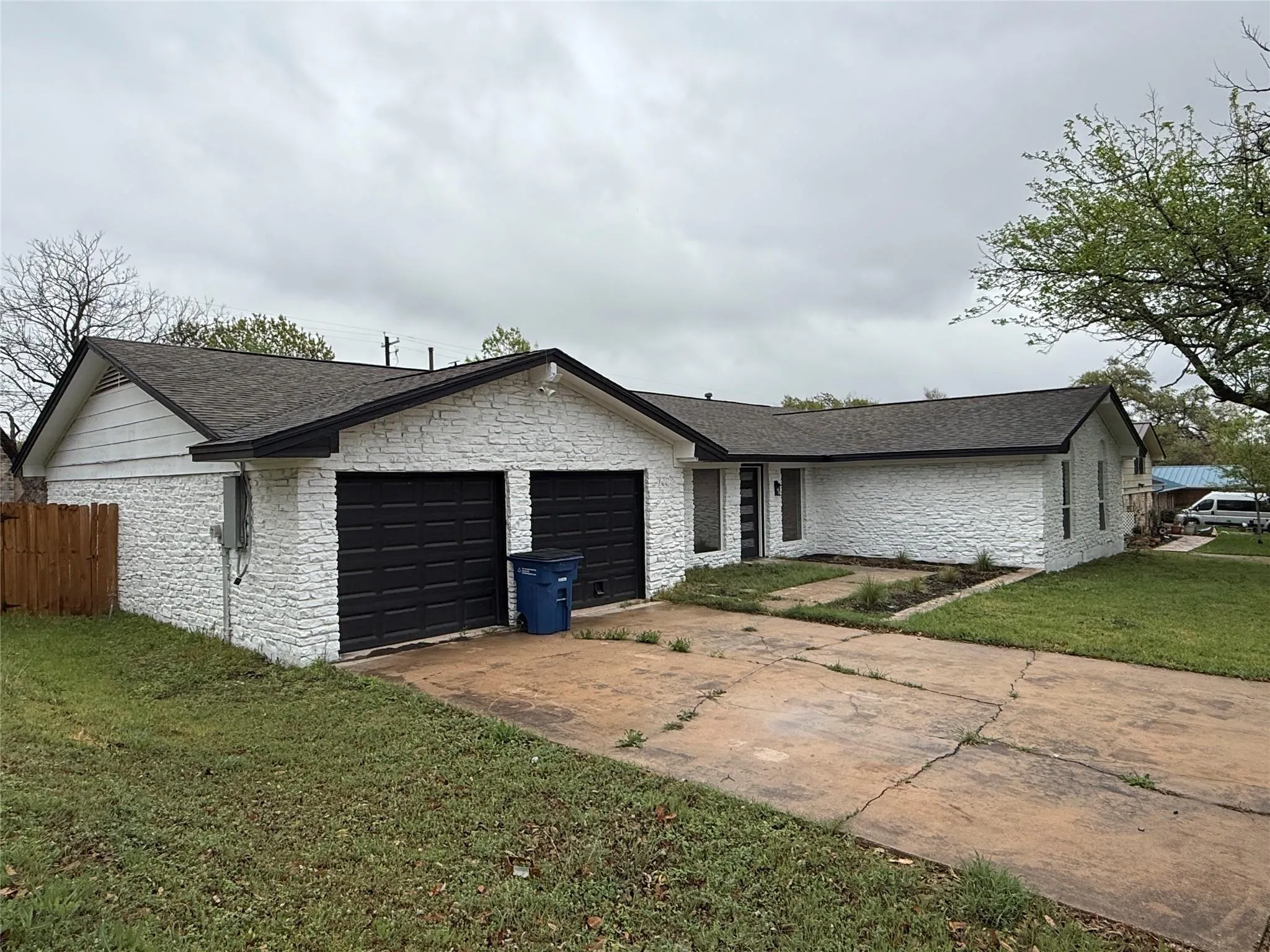 Photo 3 of 1402 CARDINAL HILL DR