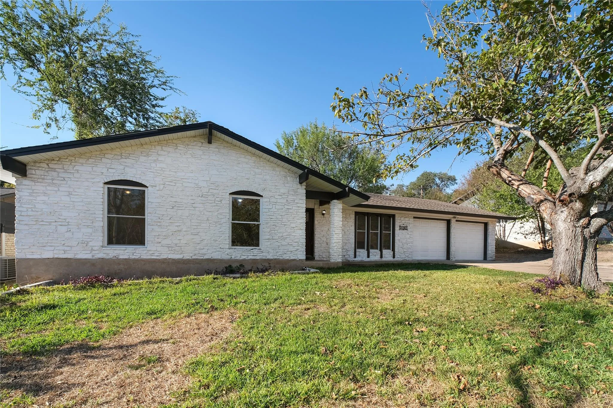 Photo 2 of 1107 REBBECA DR
