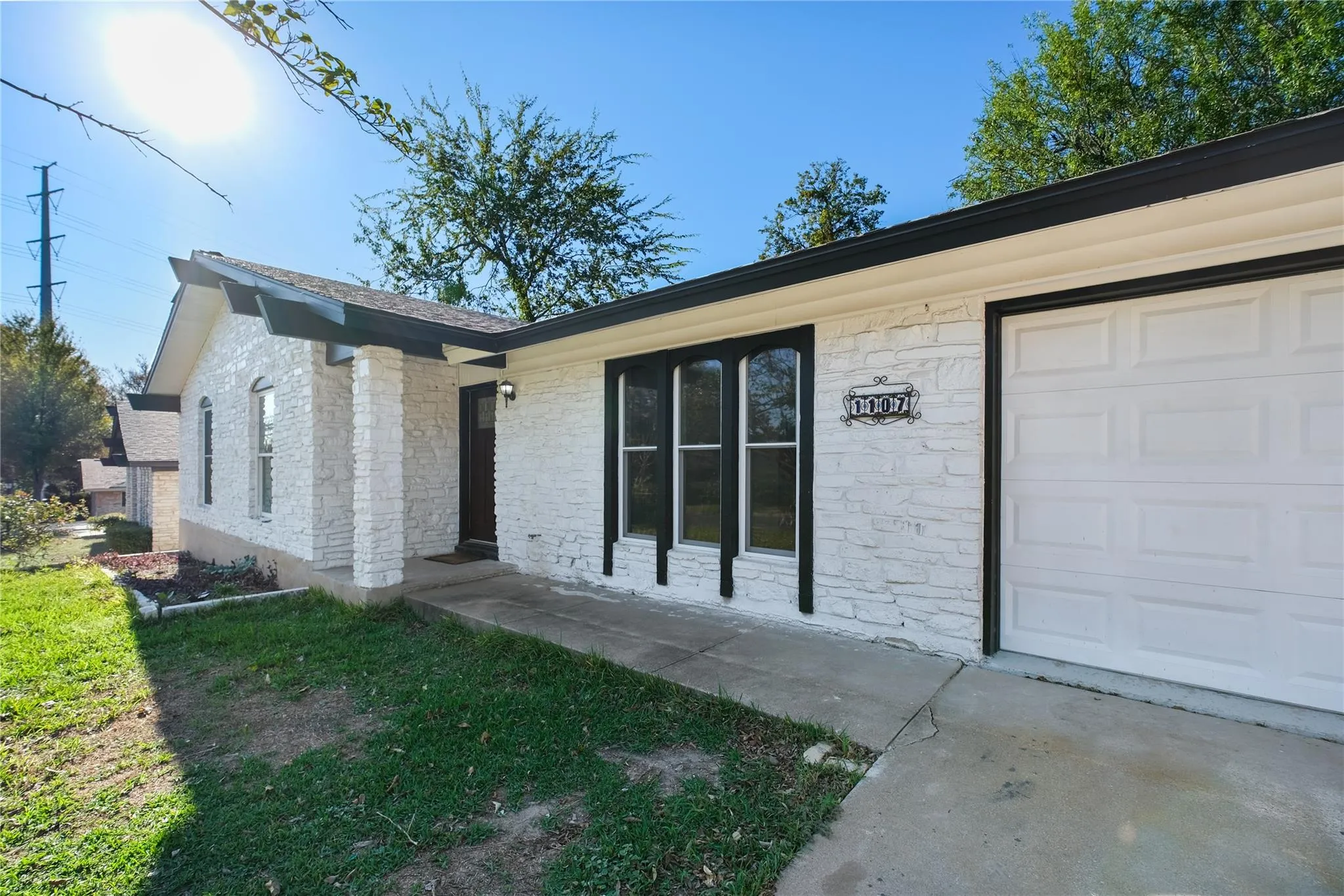 Photo 3 of 1107 REBBECA DR