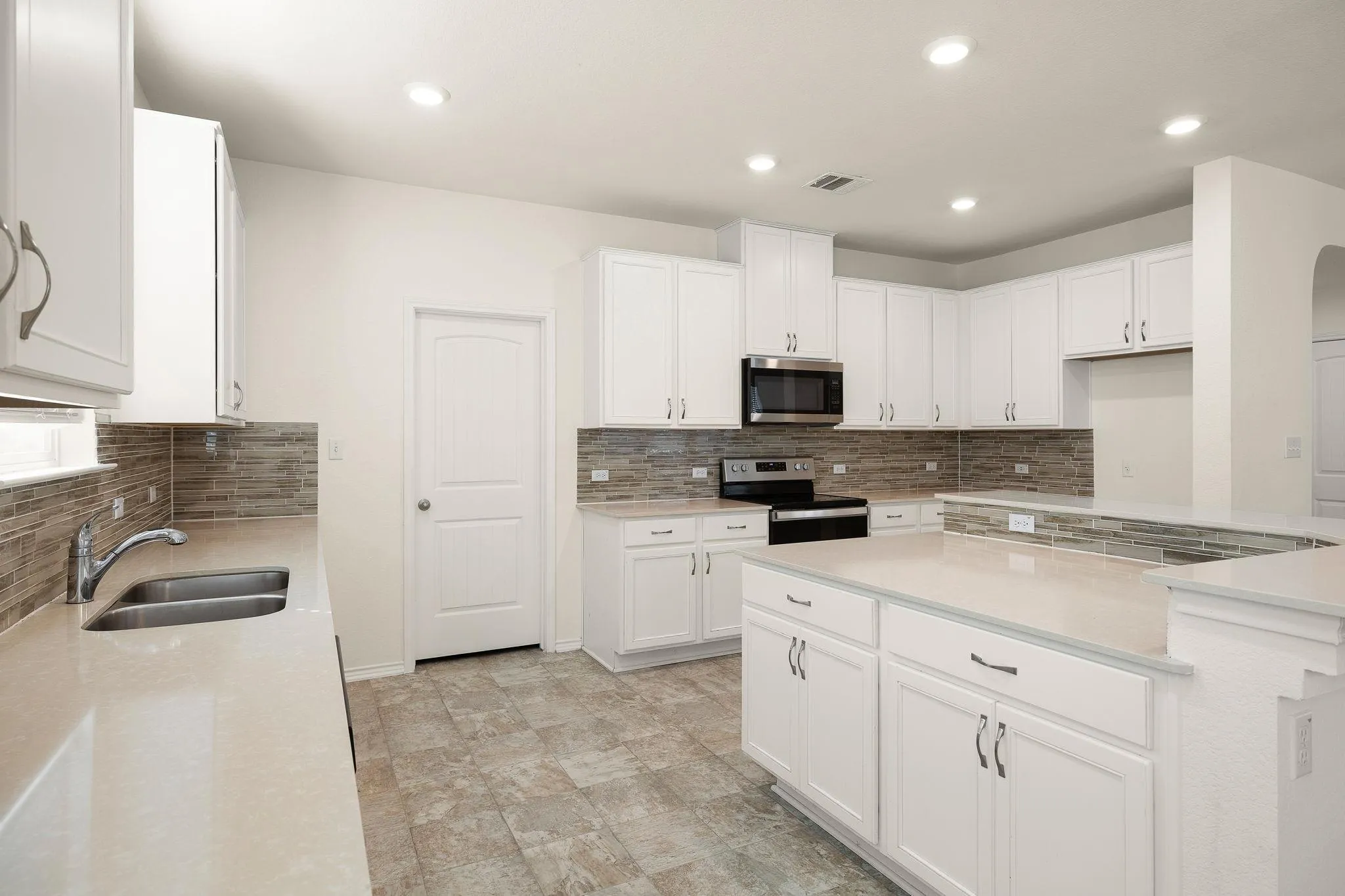 Photo 5 of 404 LYNWOOD GOLD WAY