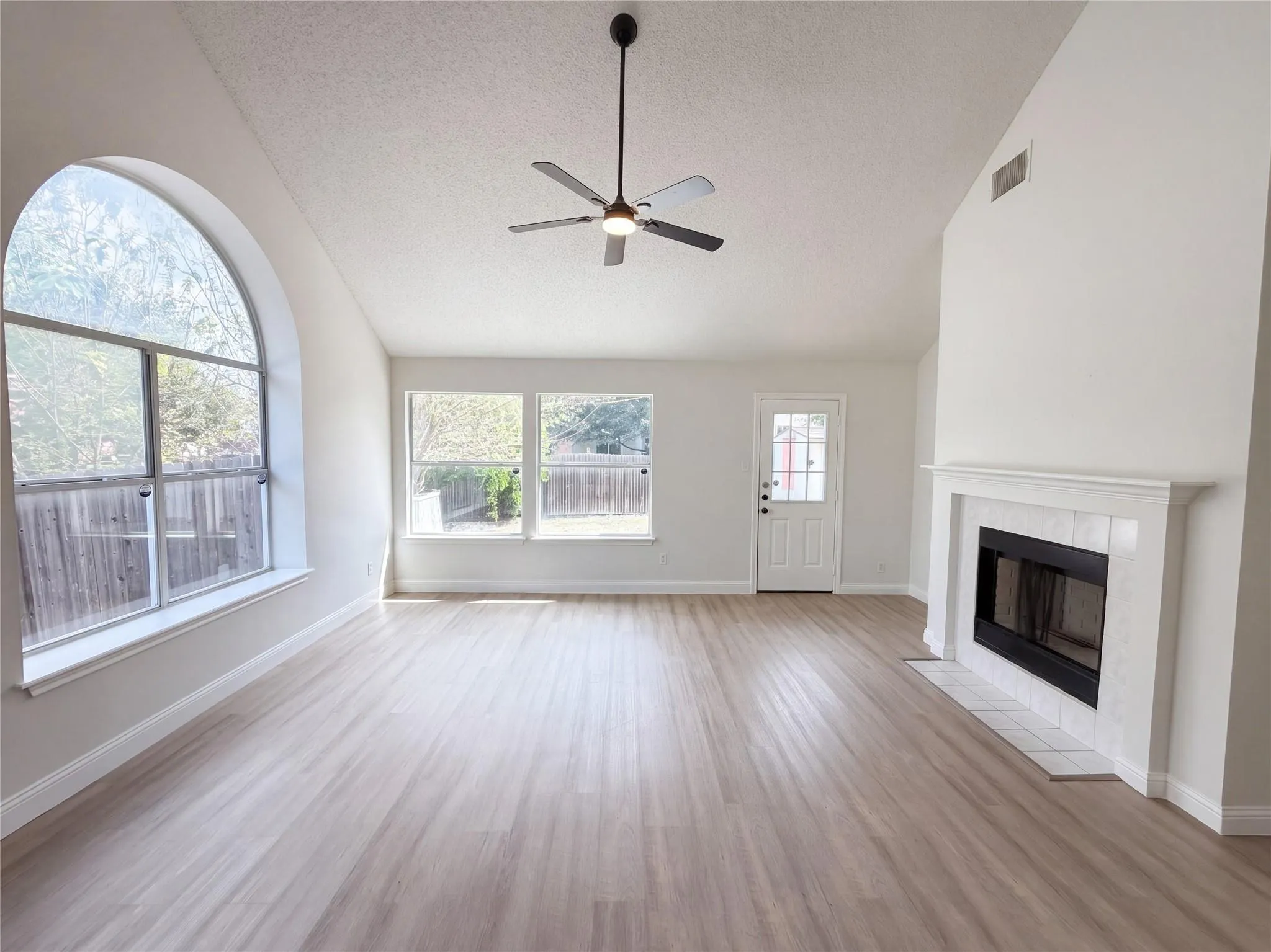 Photo 3 of 16205 GLORIOUS LN