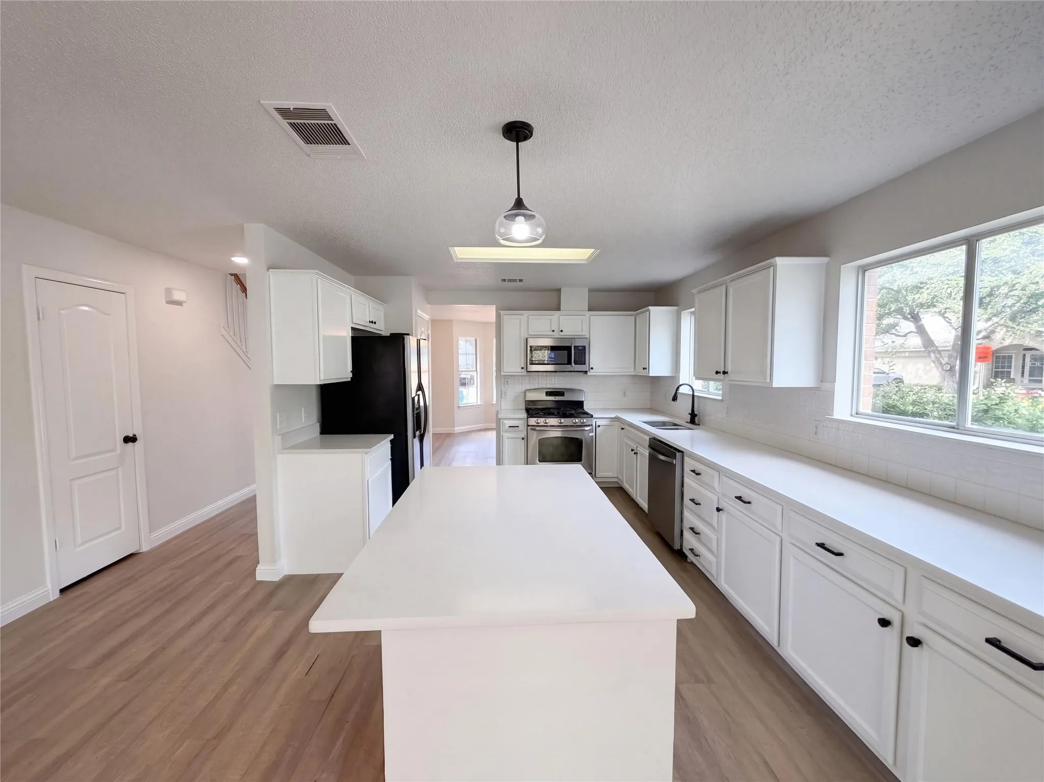 Photo 2 of 16205 GLORIOUS LN