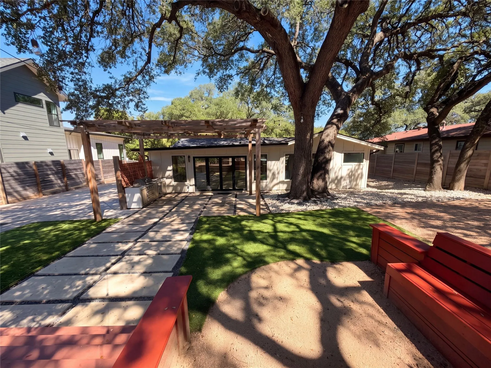 Photo 5 of 503 S PARK DR