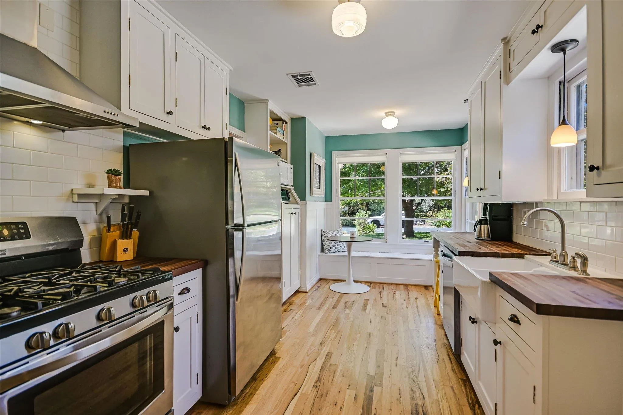 Photo 5 of 2604 CAVILEER AVE