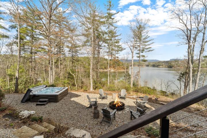 Back Yard w/ Spa, Fire Pit and Lake