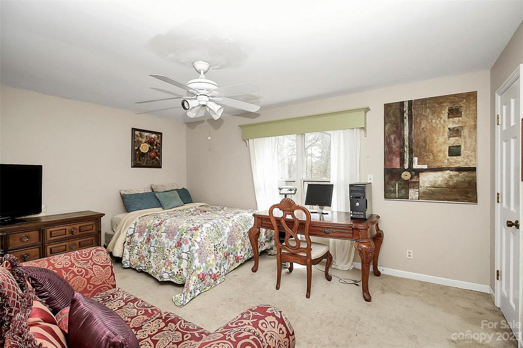 Large secondary bedroom. Double closets - Upper level