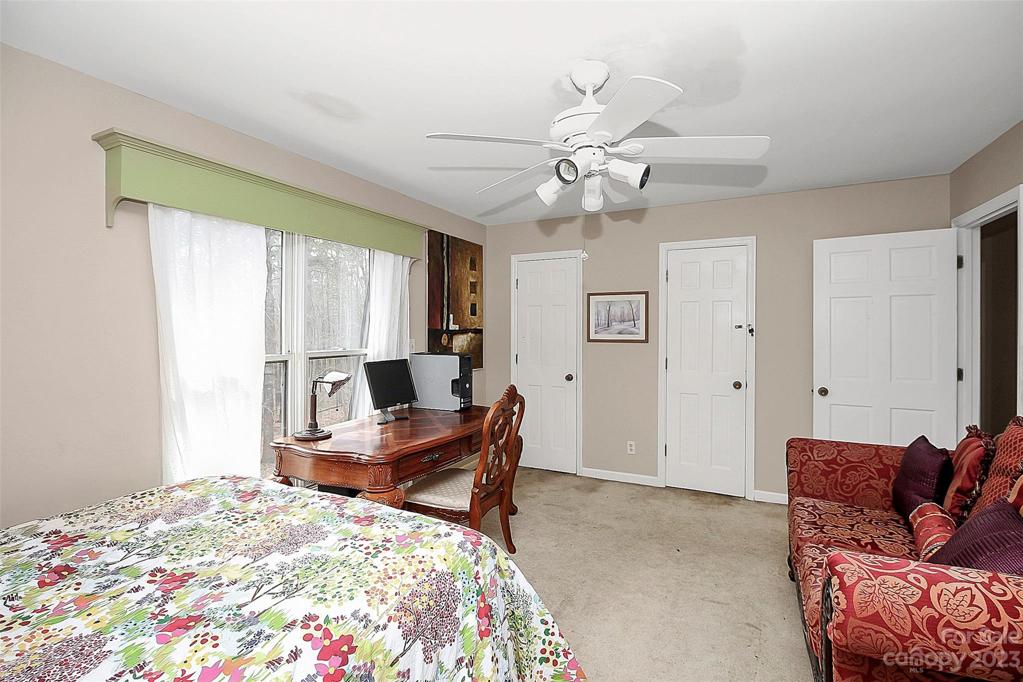 Secondary bedroom - Upper level