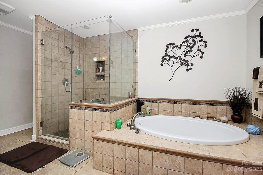 Primary bathroom - Upper level