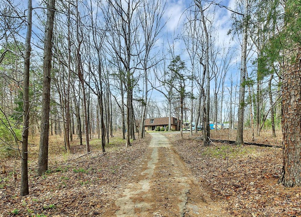 Long driveway off of a cul-de-sac