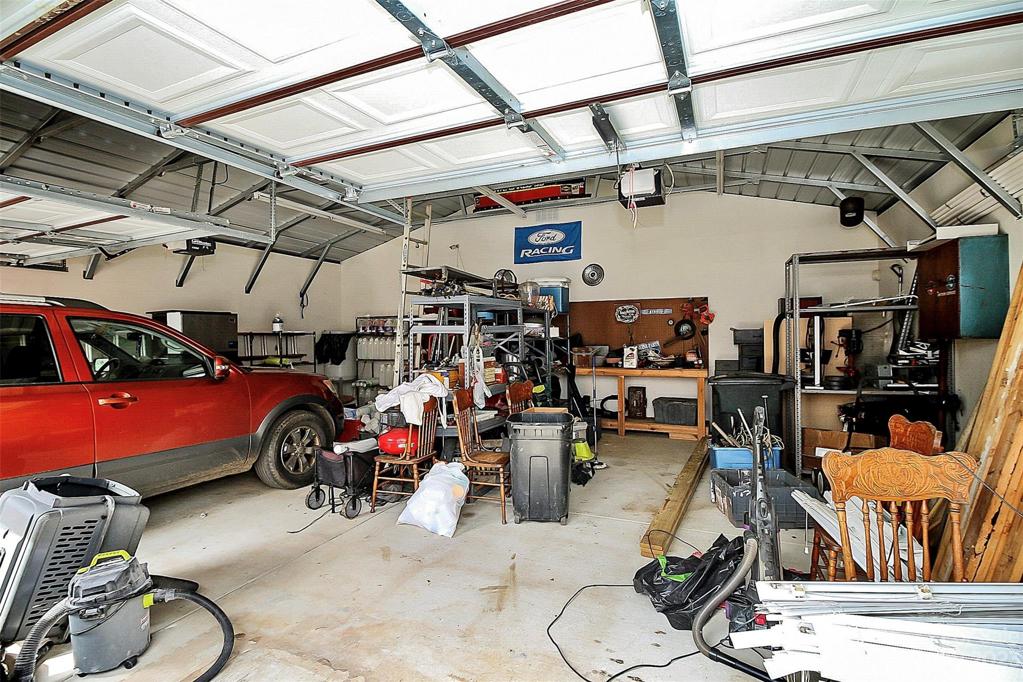 Double detached garage w/ workshop space