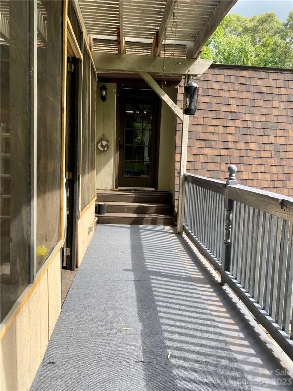 Screened in porch (upper level) w/ balcony overlooking lower level patio
