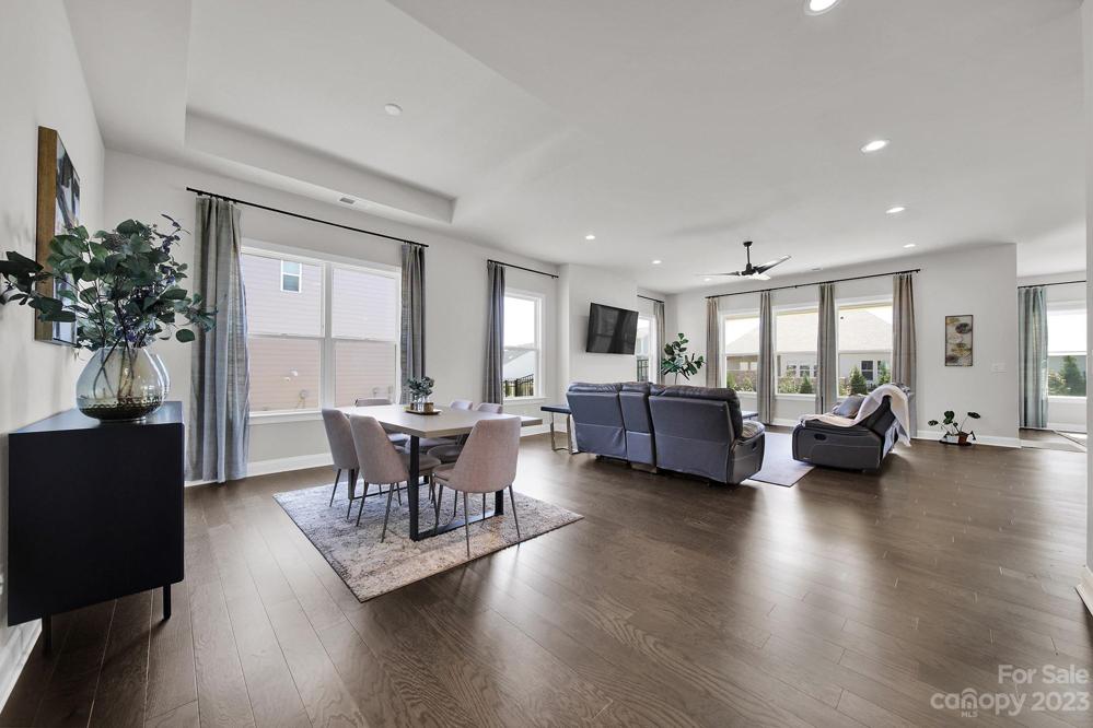 Bright and spacious dining/seating area