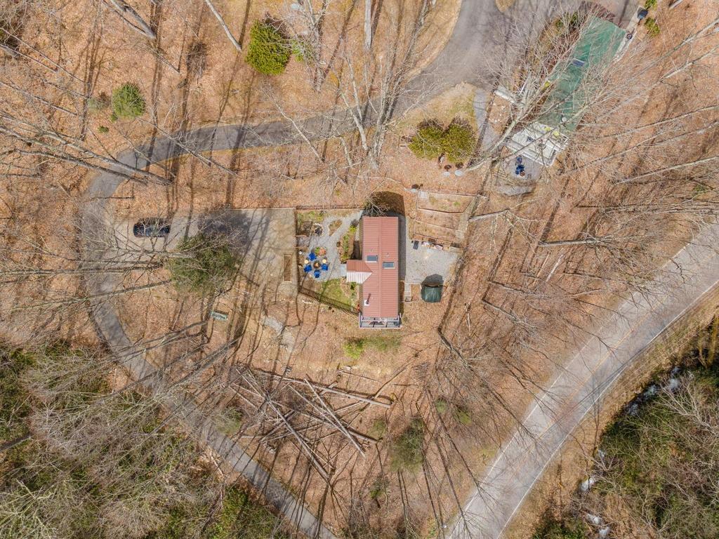 The Chalet is conveniently located off of Fie Top Road - just minutes to the Cataloochee ski area