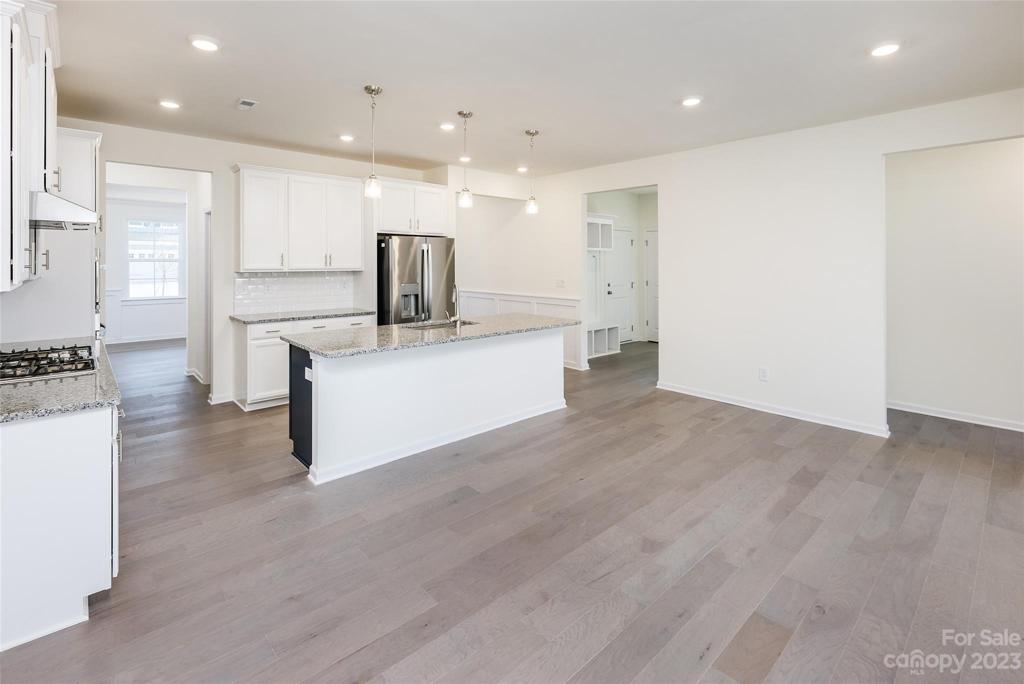 Kitchen & Breakfast area