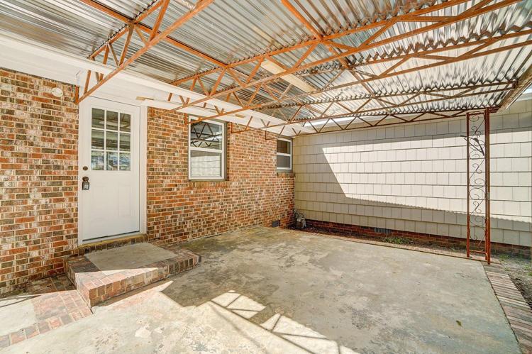 Full bath garden tub/shower