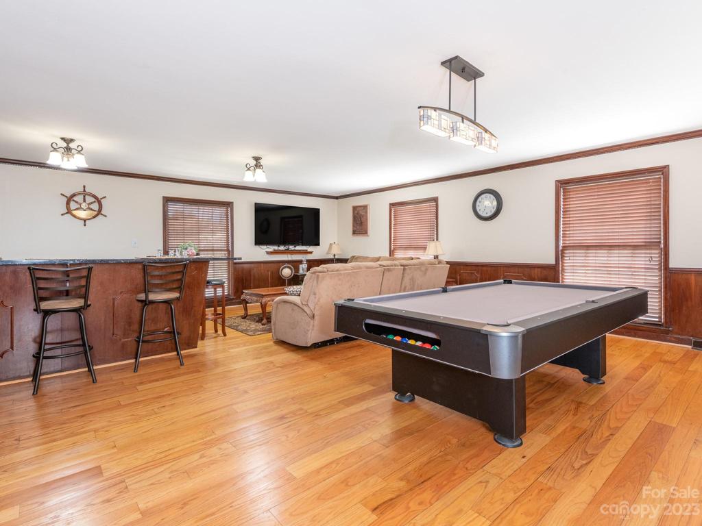 Game Room with wet bar