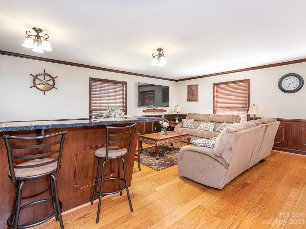 Game room with wet bar