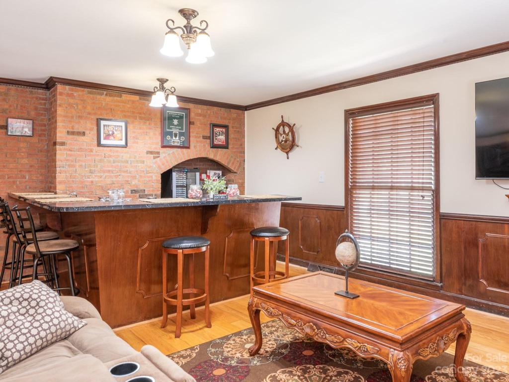 Game room with wet bar